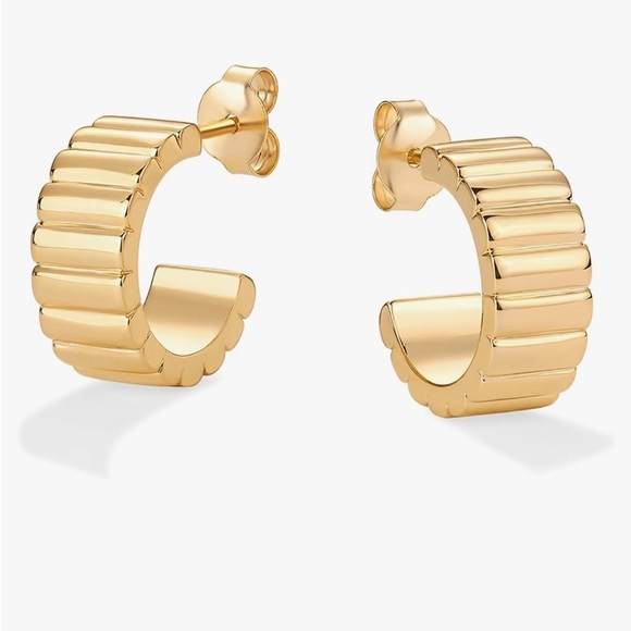 14k Gold plated dainty Hoop Earrings small huggie style designer look hoops - Picture 1 of 3